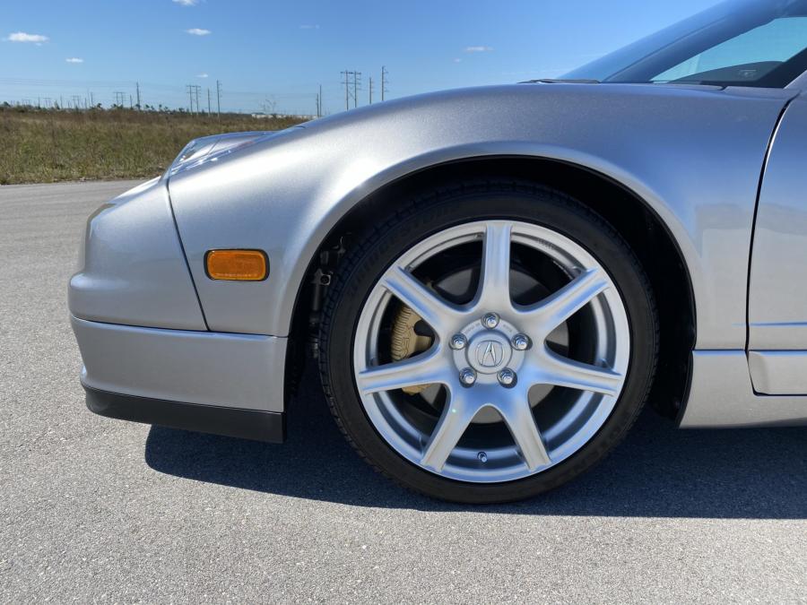 Колеса Acura NSX-T 2004 года  (фото 25 из 121)